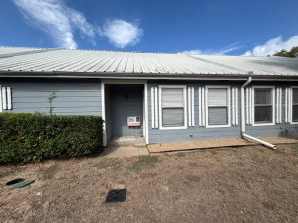803 E Main St, Madisonville, TX 77864