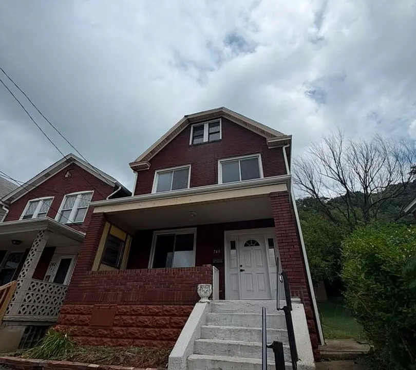 740 Middle Ave