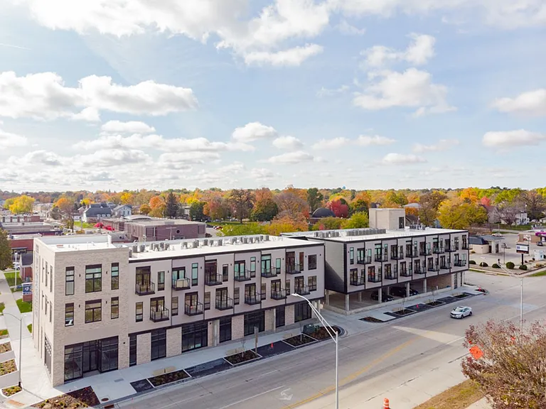 Arabella: 200 W 1st St - Cedar Falls — Photo 18