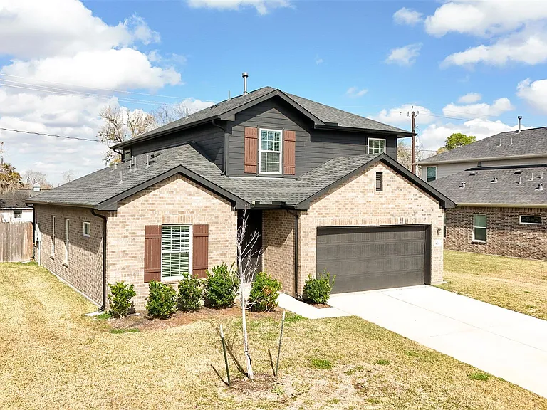 420 Magnolia St — Photo 1