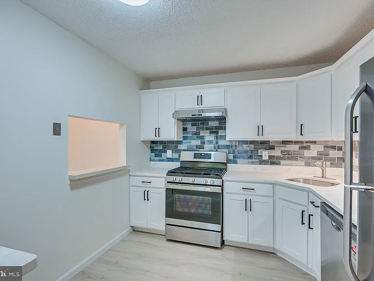 64 Taylor Dr — Photo 12