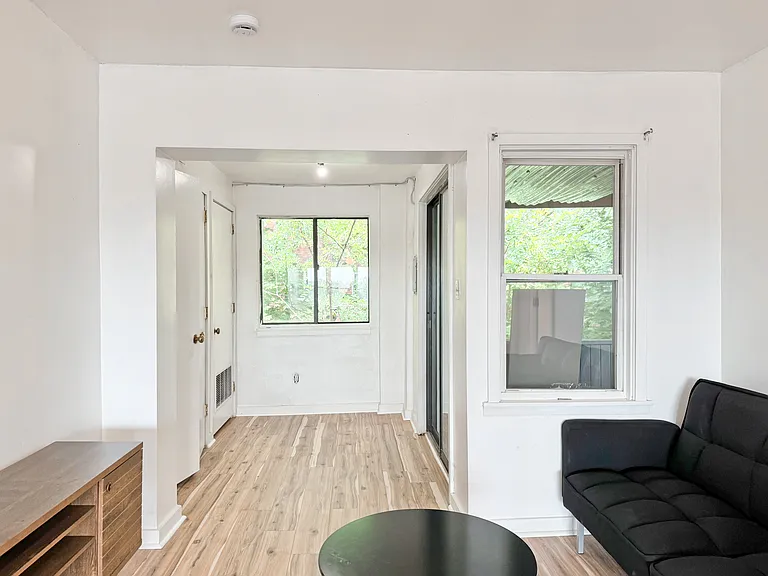 5737 Hobart St #6 — Photo 2