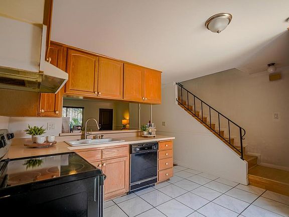 5th image of 444 Ridgeway Ct