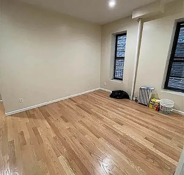 220 E 29th St #1G — Photo 3
