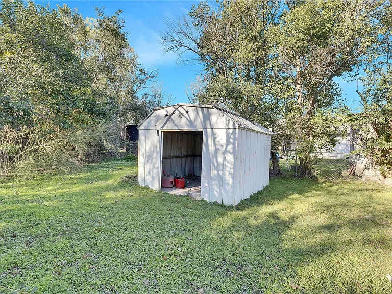 11606 Tedford St — Photo 5