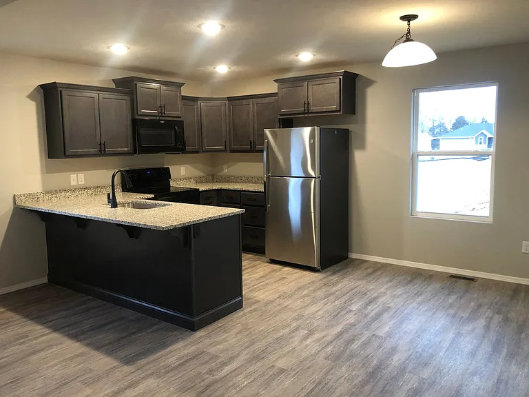 1421 Drayton Ct — Photo 4