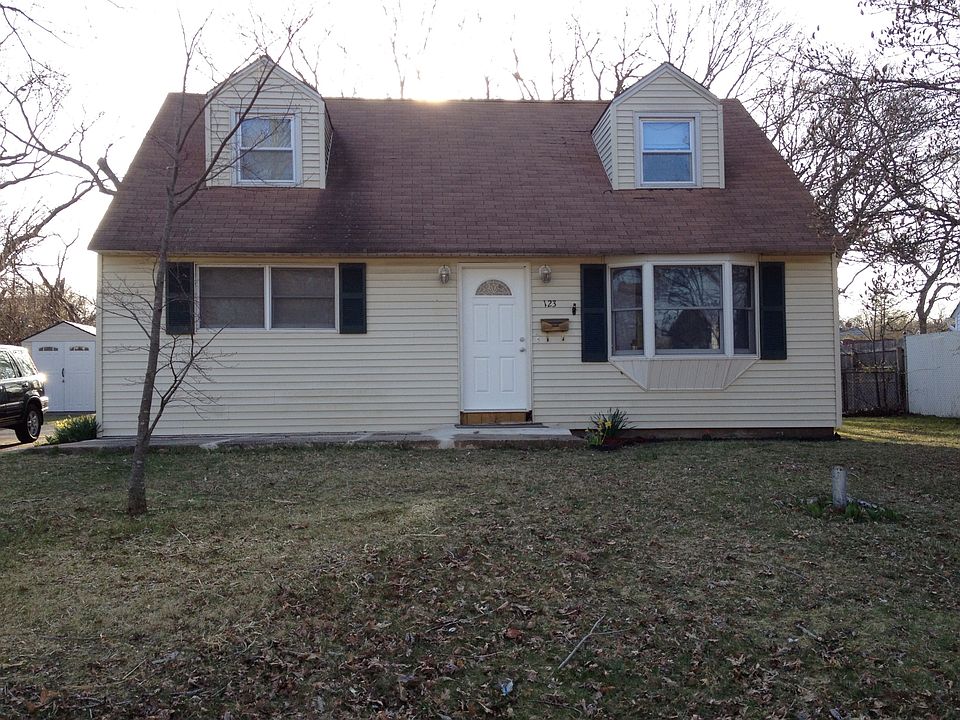 1st image of 123 Dawn Dr