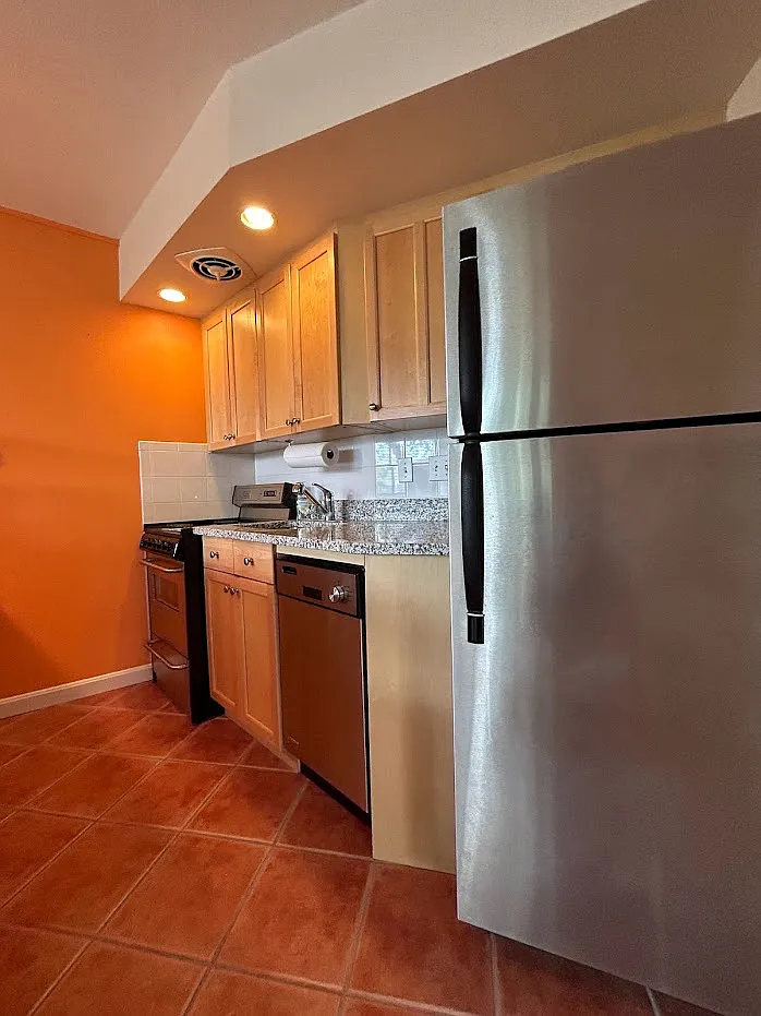 Building Photo - 516 Green St #2C