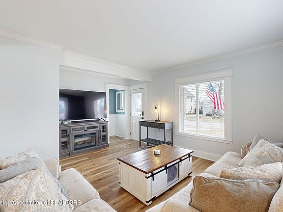 2nd image of 337 Green St