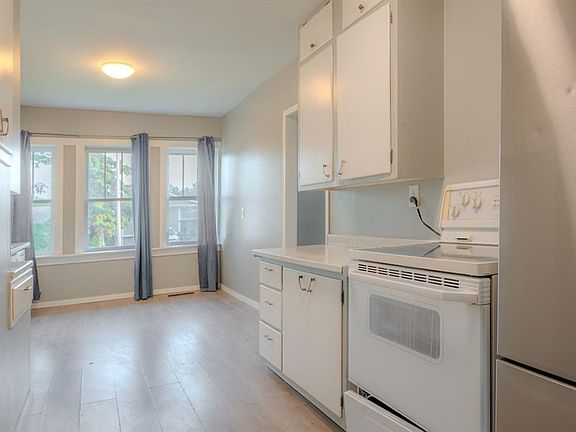 3rd image of 4722 S 43rd St