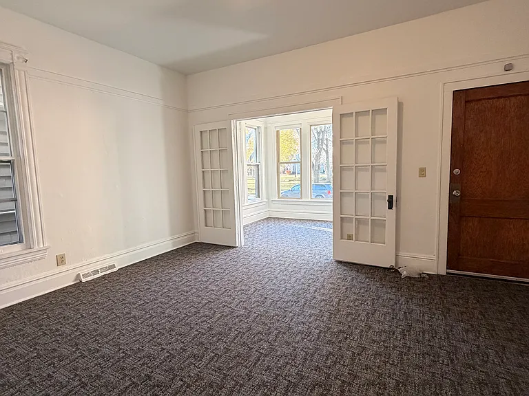 915 College Ave #2 — Photo 3