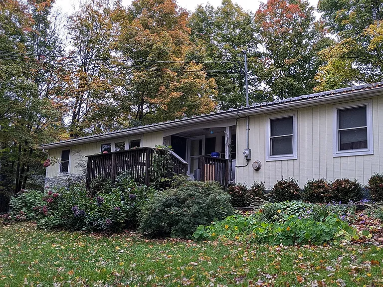 337 Ringwood Rd #A — Photo 1