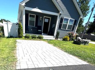 94 Uncas St, Warwick, RI 02889