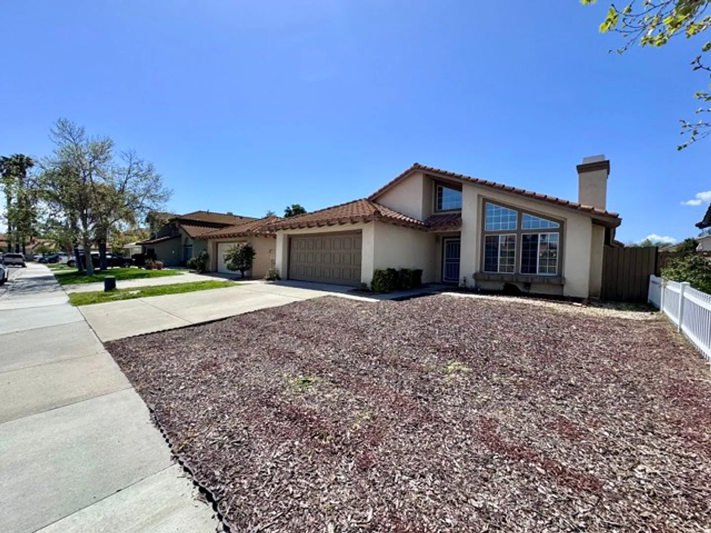 Single Story 3 Bedroom Home With Low Maintenance Yard! — Photo 4
