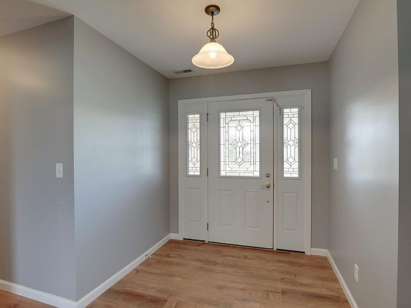 5th image of 2809 Parkwood Dr