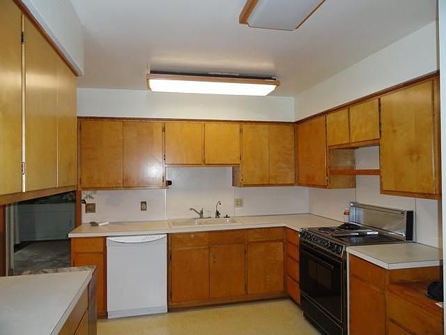2nd image of 3715 Brunswick Dr