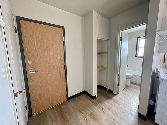 5th image of 9 1/2 9th St S Unit 6