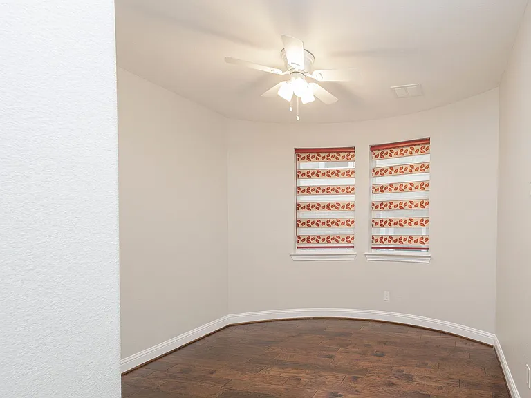 9704 Tanen Dr — Photo 12