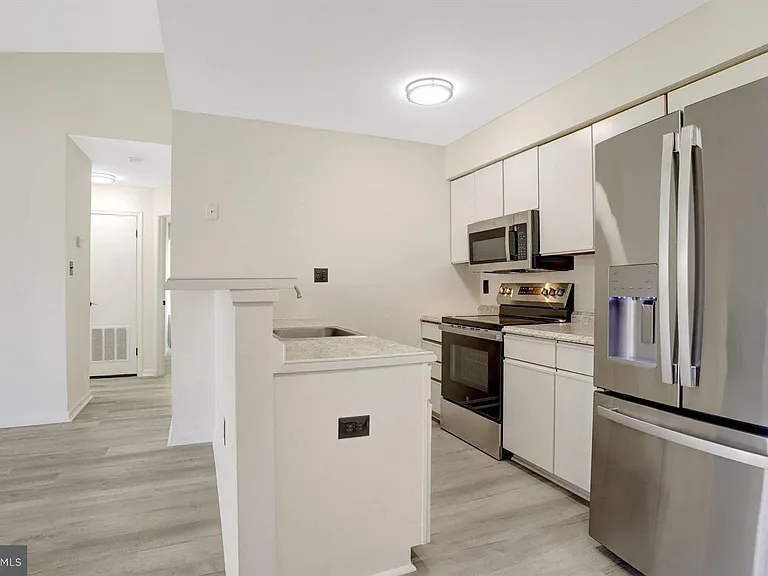 8627 Beekman Pl #C-27C — Photo 7