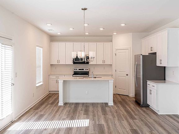 3rd image of 3248 Pepperpike Ct