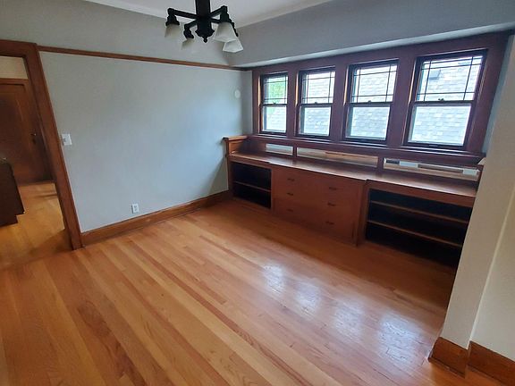 2nd image of 6118 W Richmond Ave