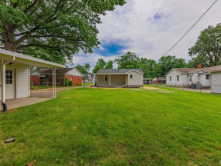 1628 E Blackford Ave — Photo 25