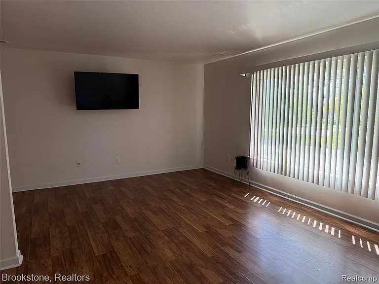 23600 Kelly Rd #6 — Photo 7