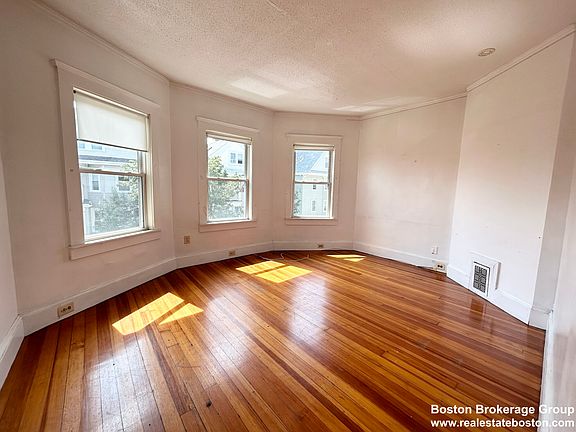 3rd image of 74 Romsey St #3