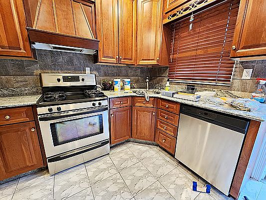 5th image of 300 Manhattan Ave #2A