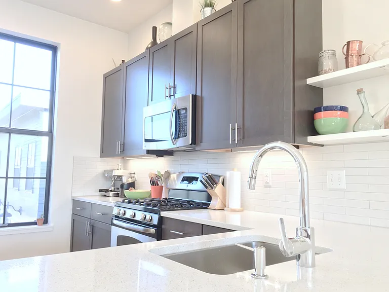 2417 SE Division St — Photo 5