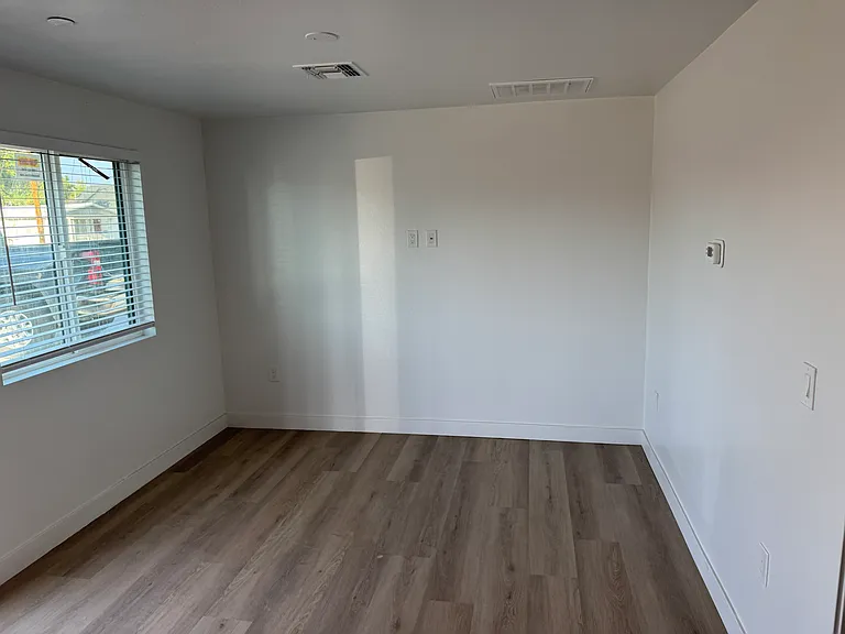 305 S Hobson — Photo 4