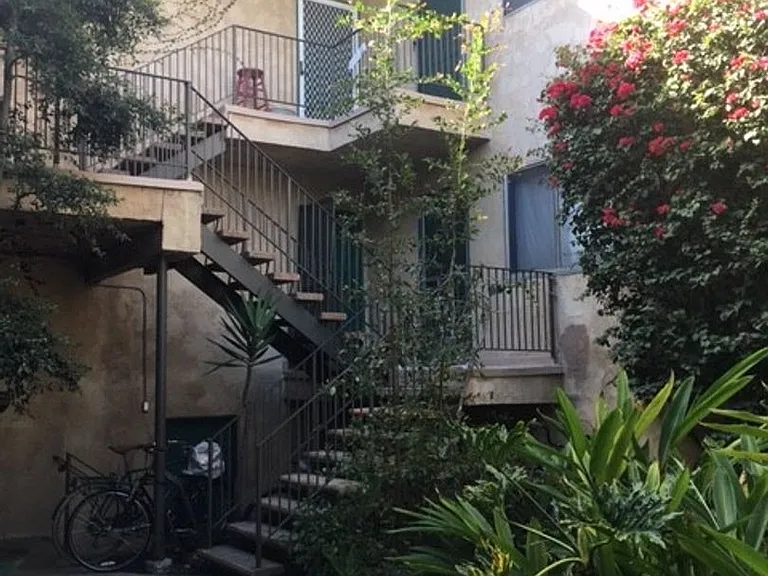 27 Westminster Ave — Photo 11