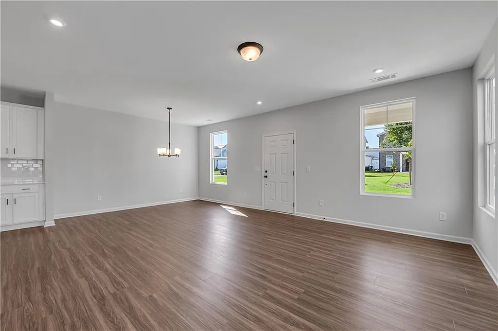 3 bed, 2.5 bath, 1924 sqft, $2,499 — Photo 3