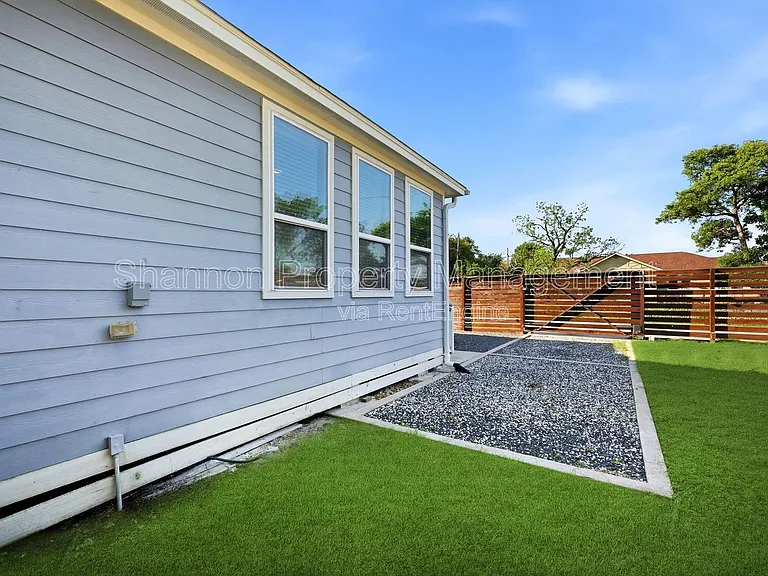 605 Dumble St — Photo 42