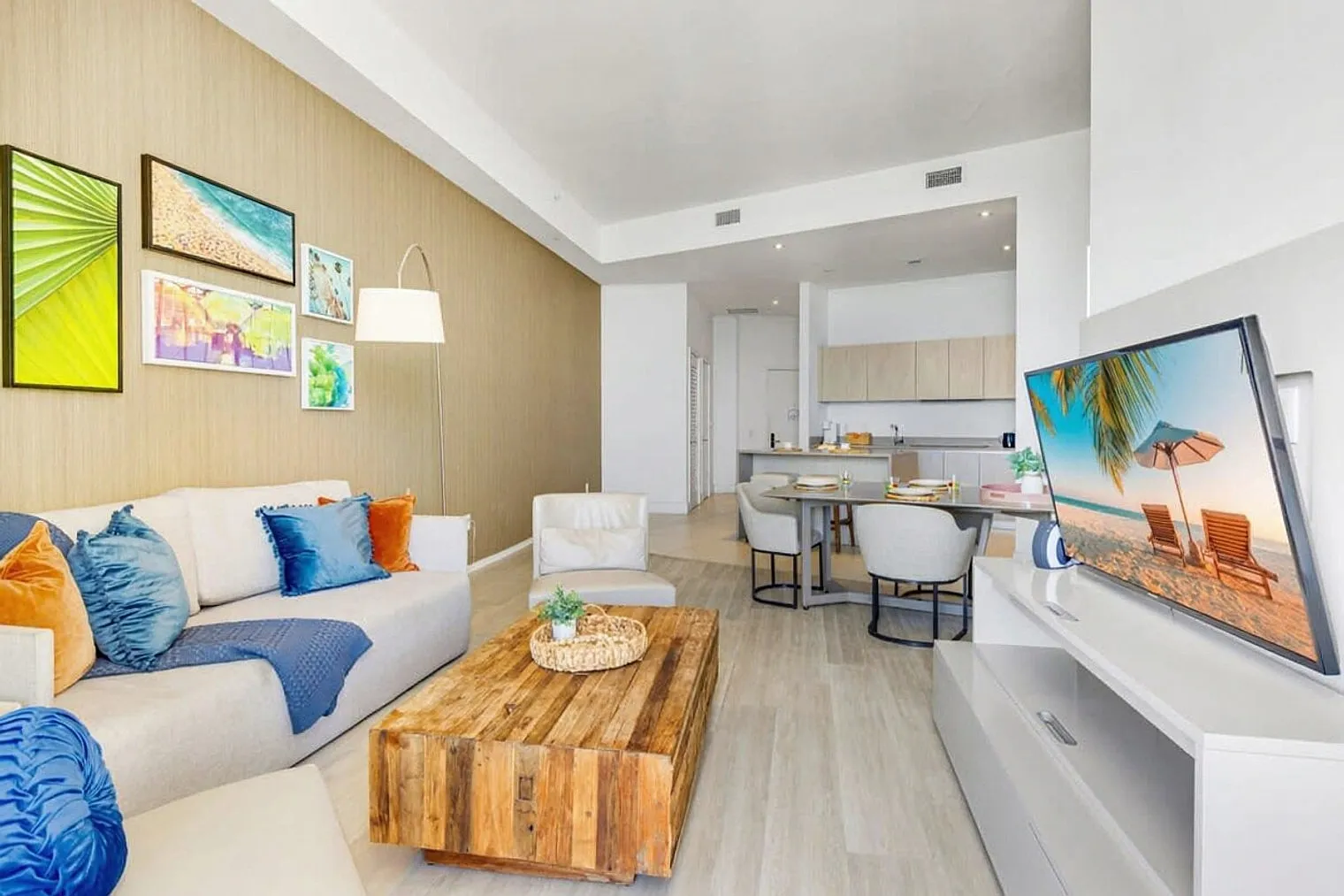 1 bed, 1.0 bath, 796 sqft, $3,970 — Photo 2