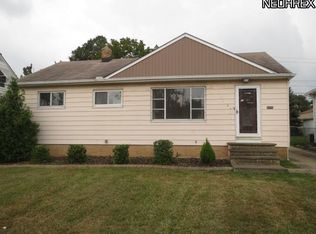 15408 Greendale Rd, Maple Heights, OH 44137