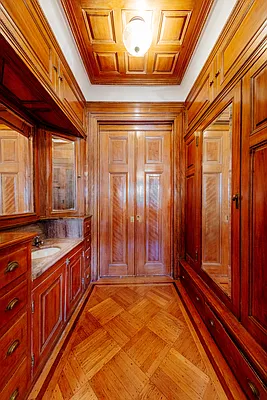 Sold by Avenue Sotheby's International Realty | media 13