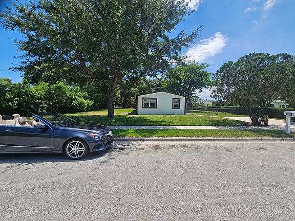 2nd image of 1605 W 10th Street