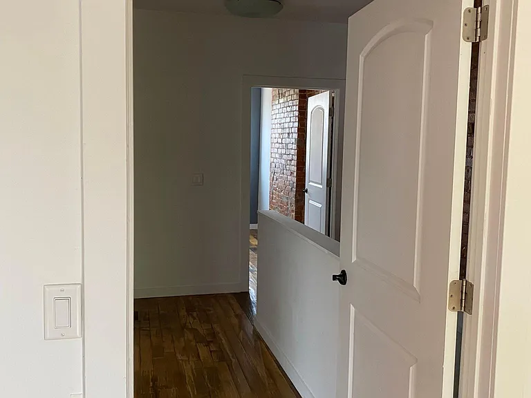 884 Oak St — Photo 16