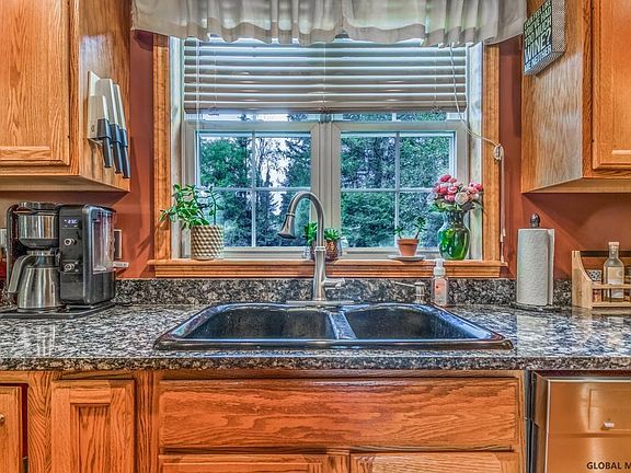 2nd image of 3 Sprucewood Ct
