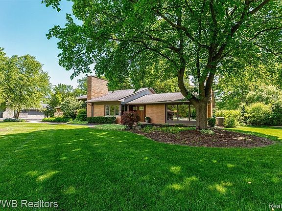 2nd image of 7455 Parkstone Ln