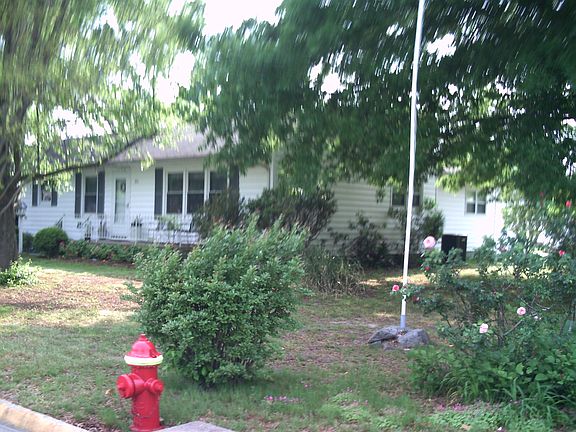 390 Cross Street NE corner