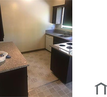 3rd image of 6918 Lacey Ave #2