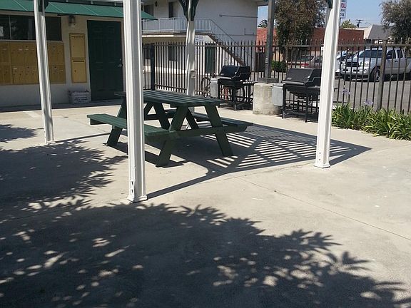 4th image of 4431 W 118th St