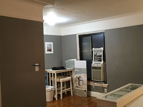 3rd image of 126 E 30th St APT 4B