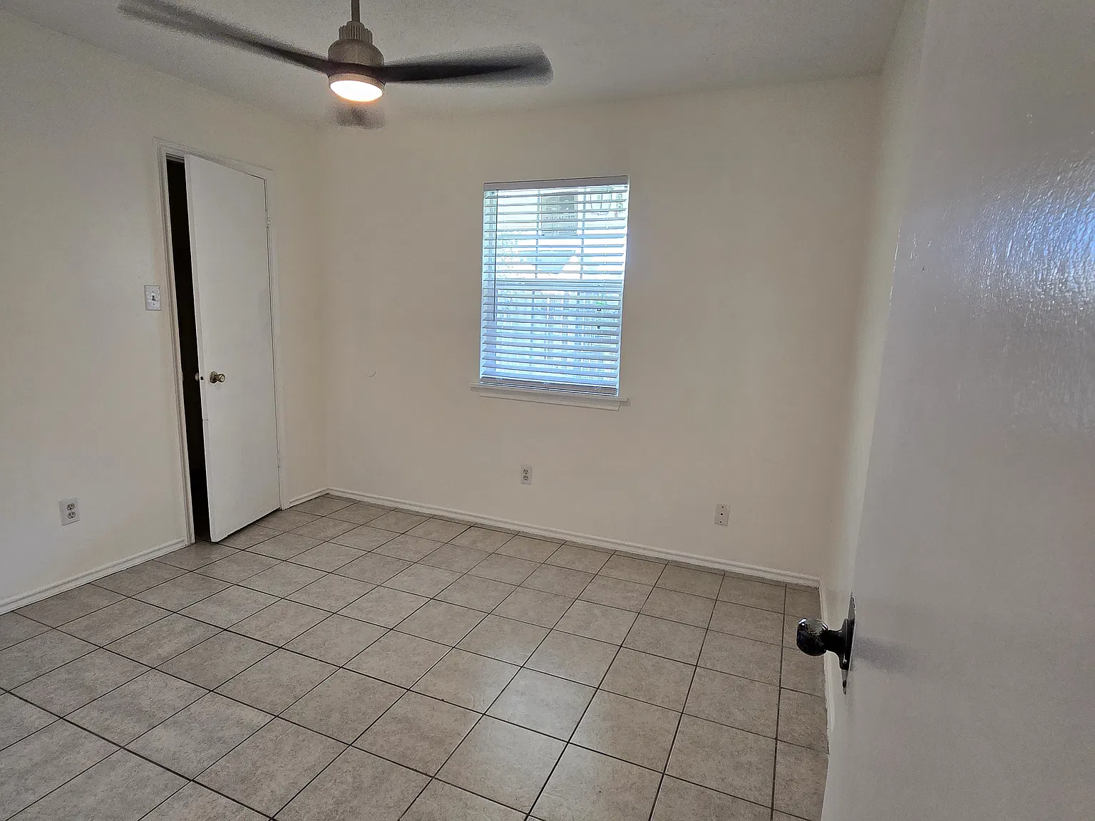 3 bed, 1400 sqft, $1,700 — Photo 3