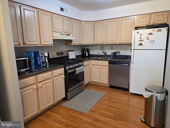 2nd image of 8950 Krewstown Rd #204