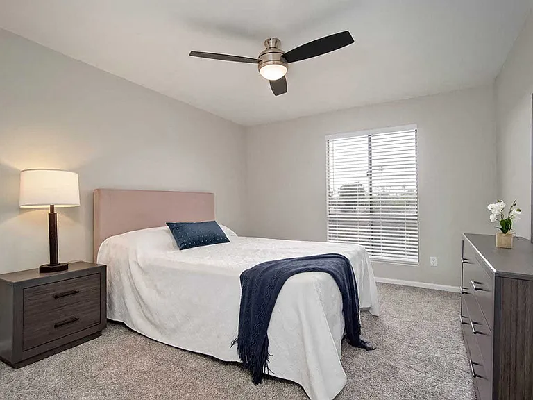 Los Robles Apartments — Photo 47