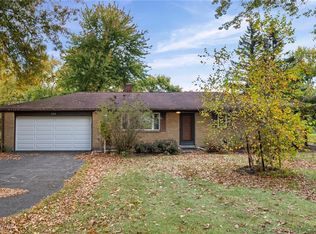 749 Navajo Trl, Macedonia, OH 44056