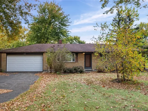 749 Navajo Trl, Macedonia, OH 44056